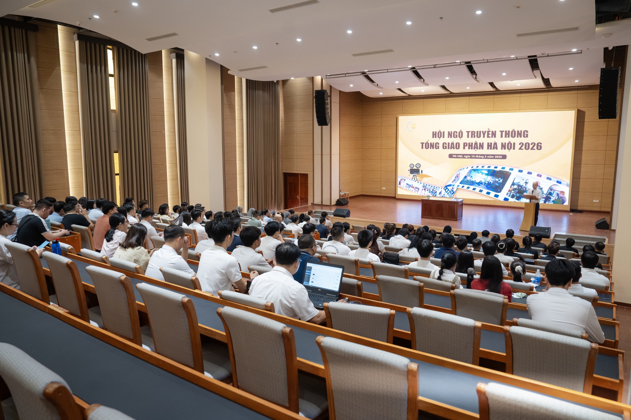 Nhân phẩm là trung tâm trong truyền thông